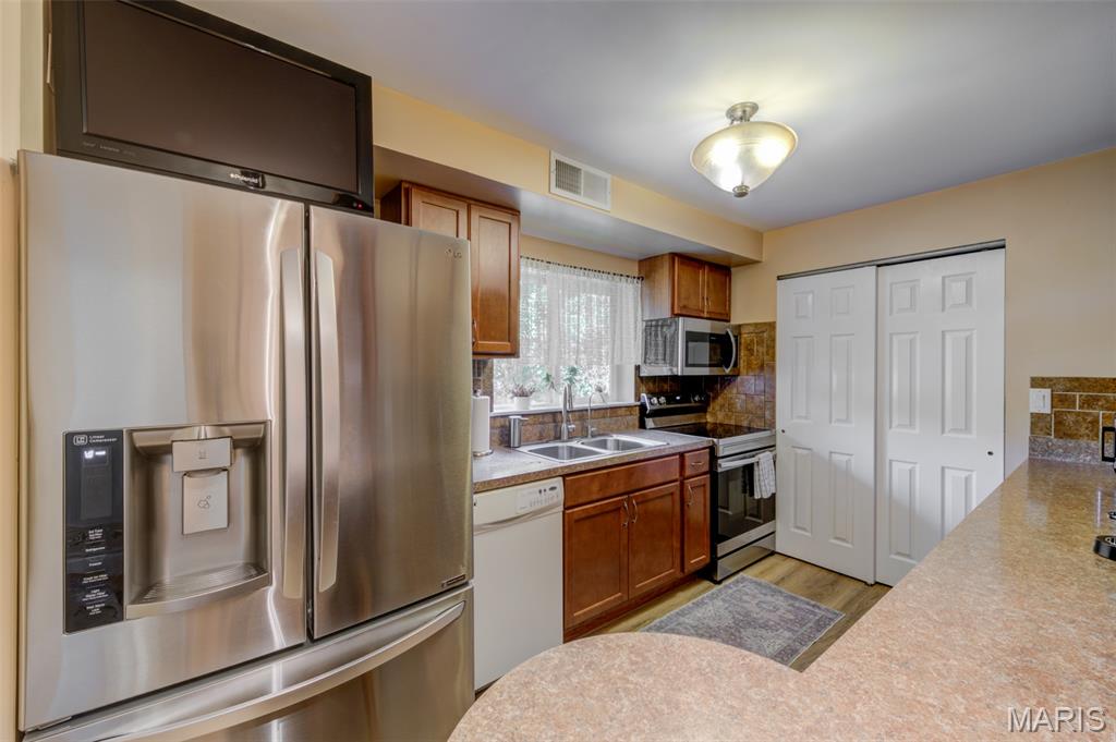 307 Twistedoak Court Property Photo 39