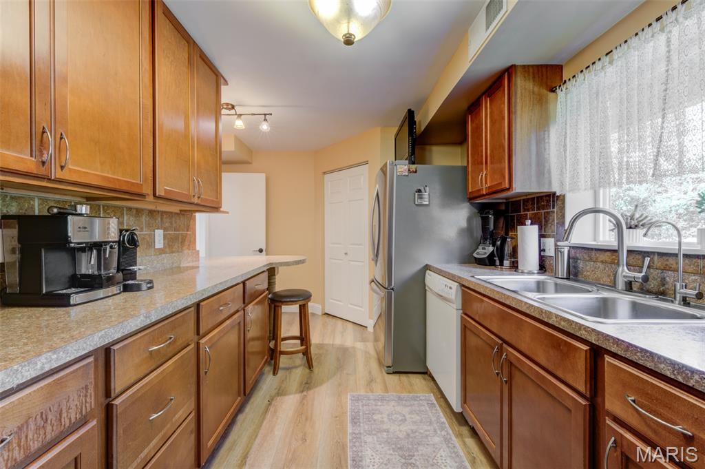307 Twistedoak Court Property Photo 42