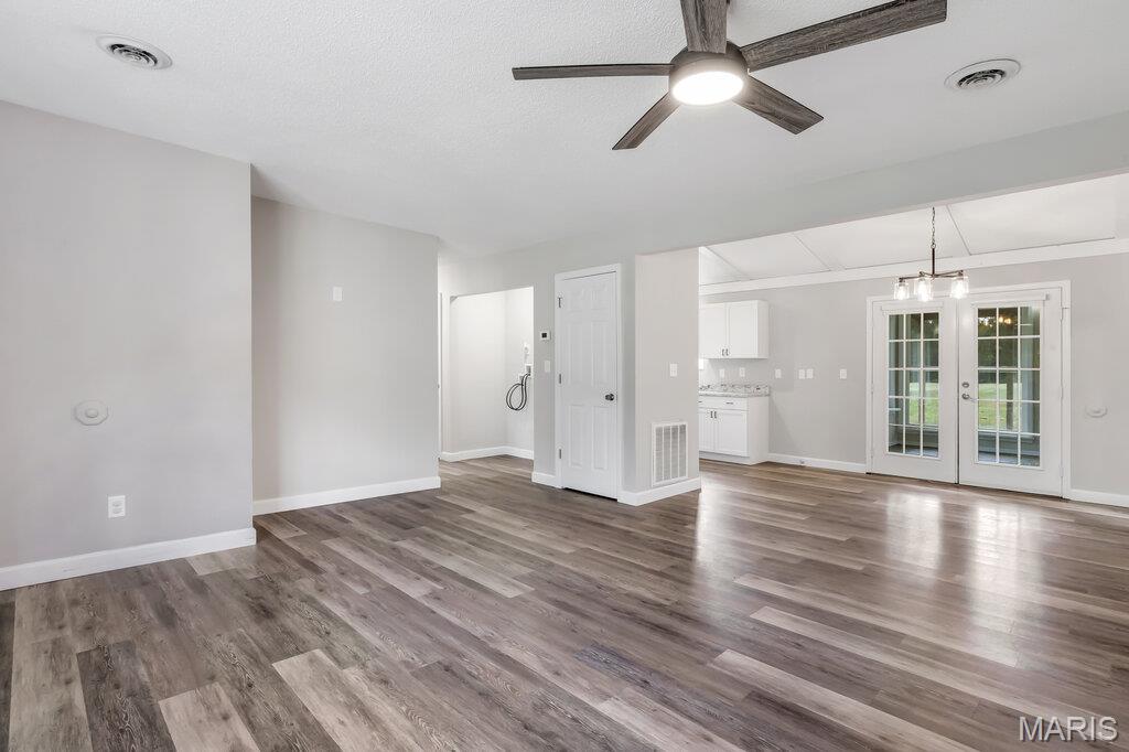19034 Royal Drive Property Photo 5