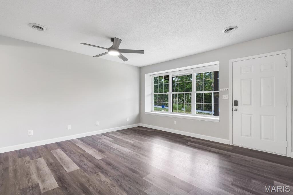 19034 Royal Drive Property Photo 7
