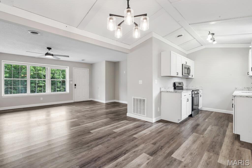 19034 Royal Drive Property Photo 10
