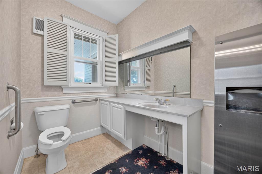 102 E State Street Property Photo 12
