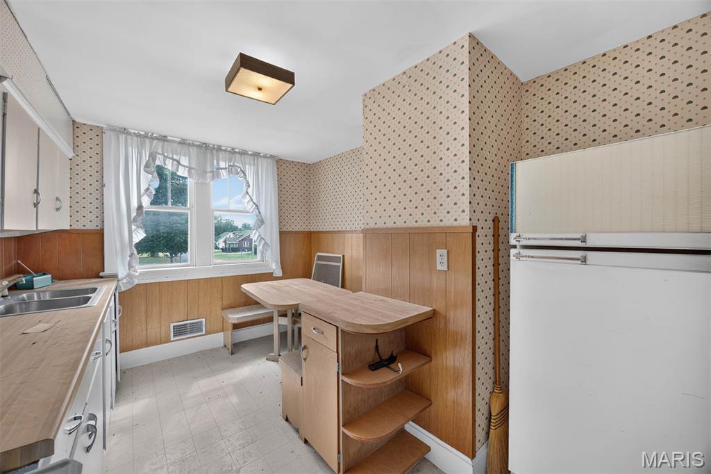 102 E State Street Property Photo 18