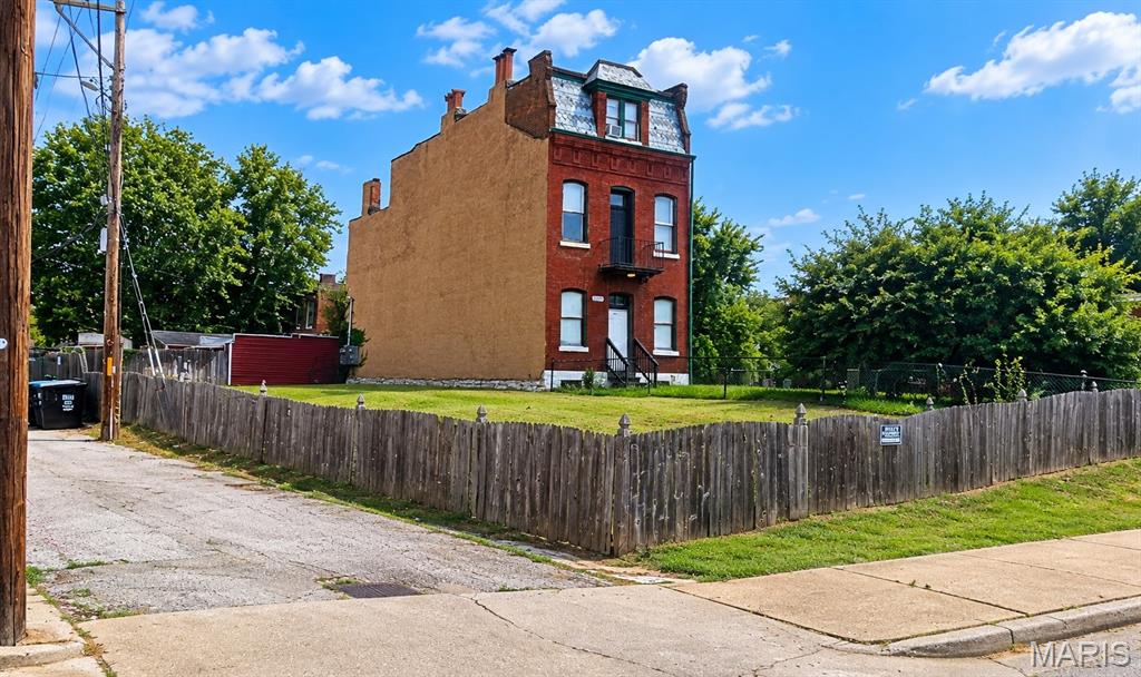 2211 Shenandoah Avenue Property Photo 1