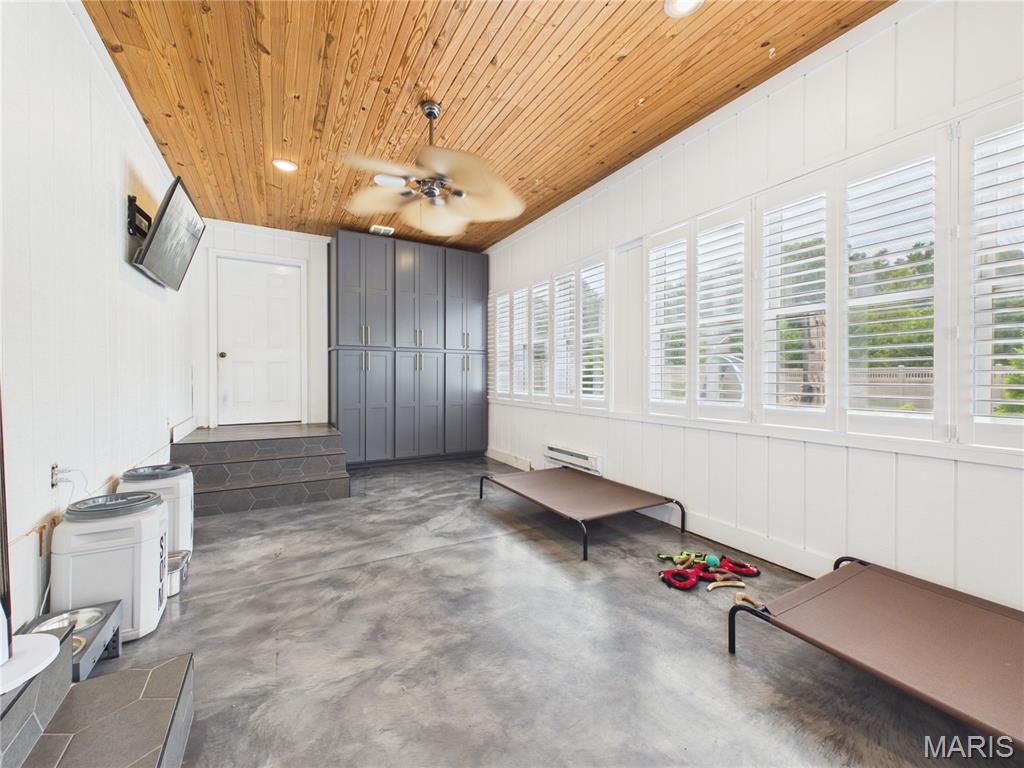 15302 Springhill Drive Property Photo 6