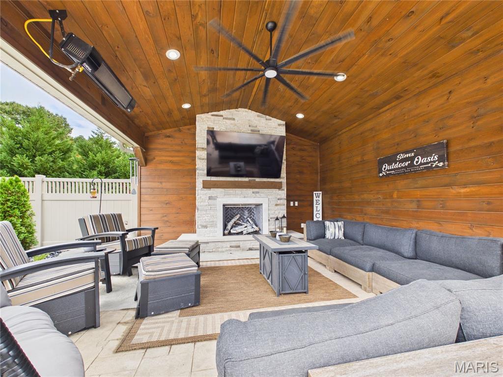 15302 Springhill Drive Property Photo 8