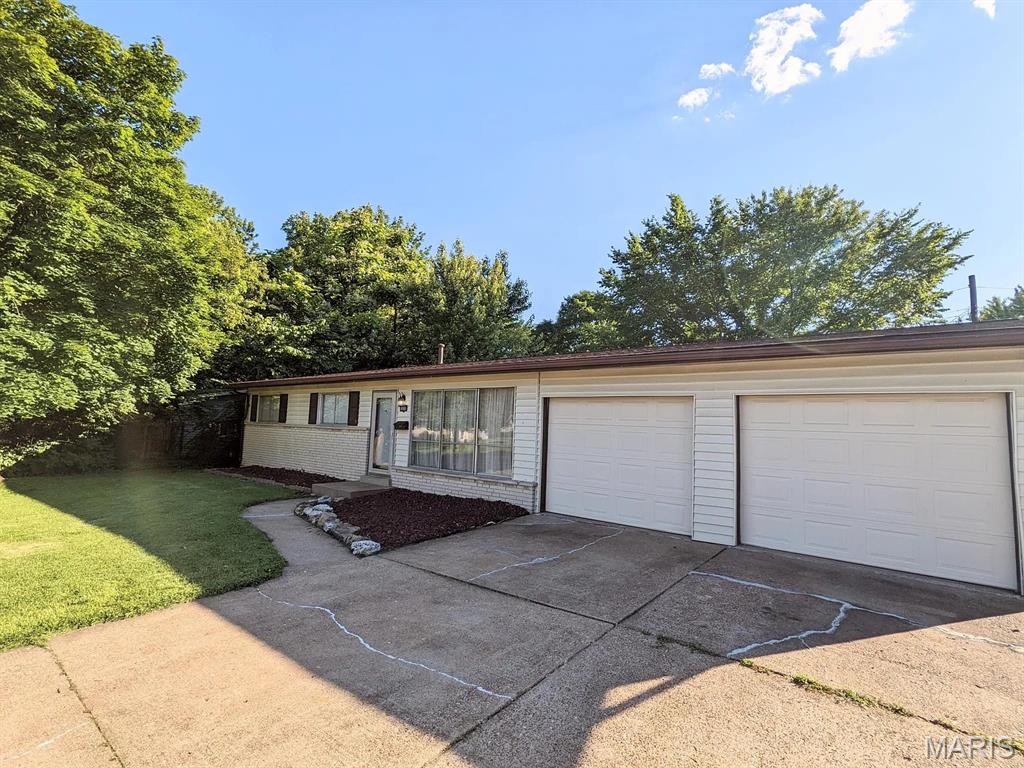 990 Florland Drive Property Photo 1