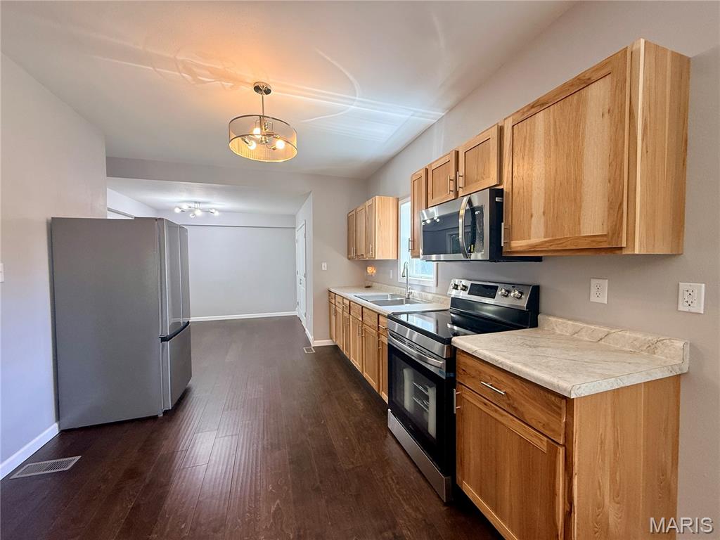 501 Holly Street Property Photo 4