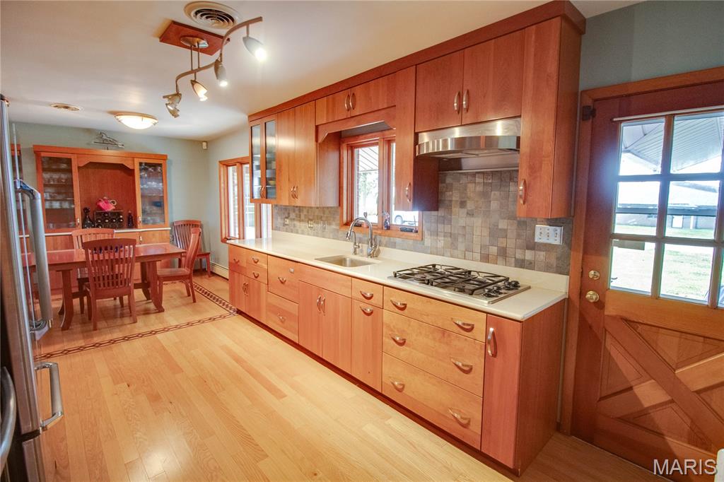 24018 State Highway 16 Property Photo 28