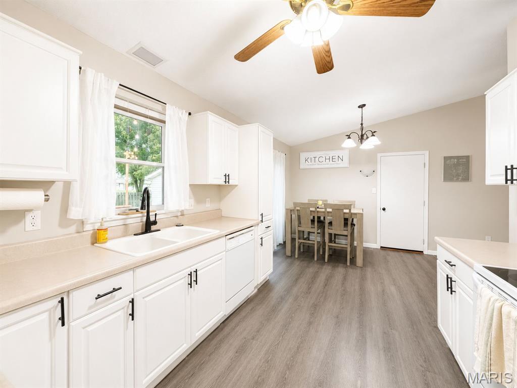 403 Leisure Street Property Photo 12