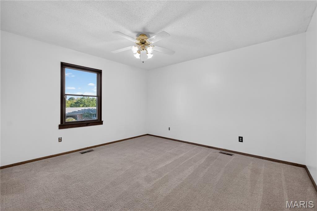 31 Buckingham Drive Property Photo 14