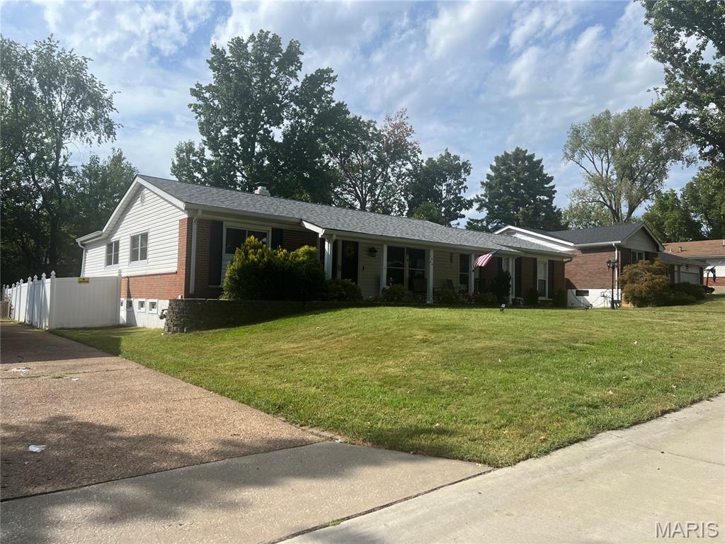 1475 Lisa Drive Property Photo 1