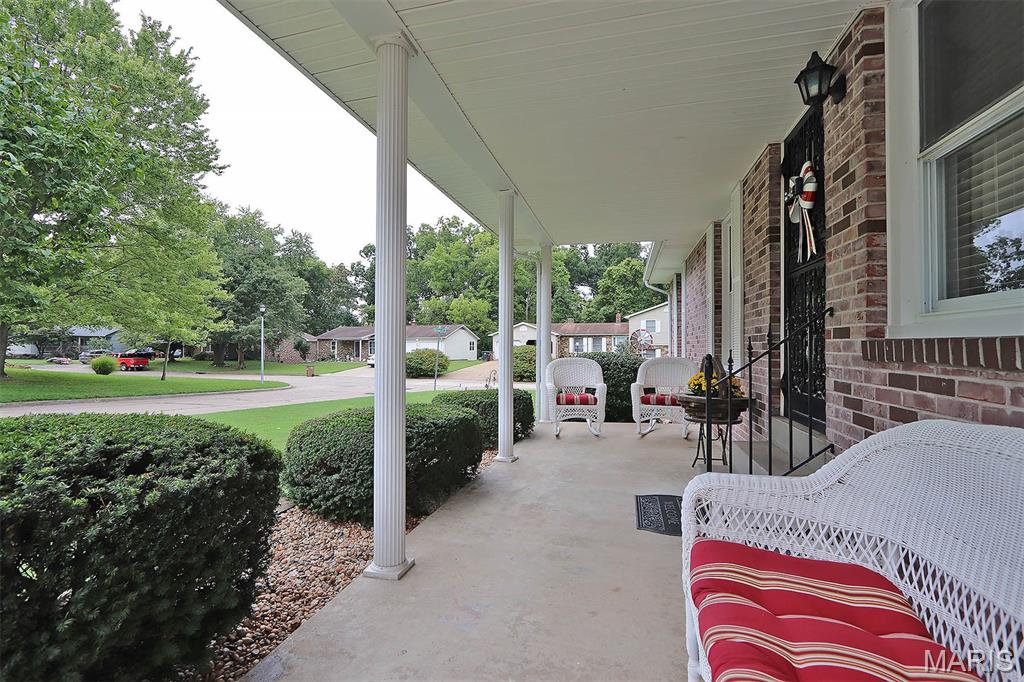 321 Hillview Street Property Photo 1