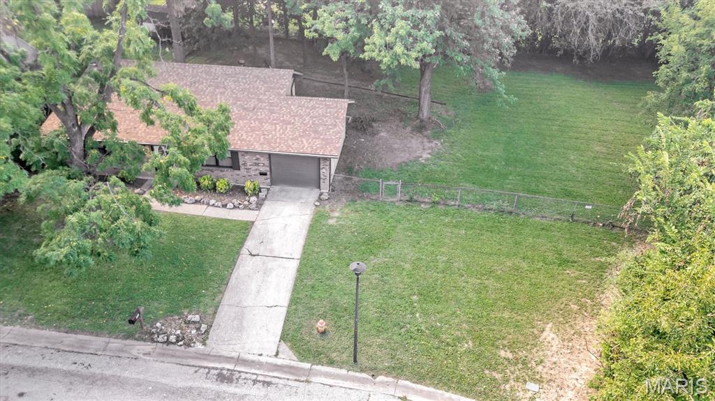 409 E 11th Street Property Photo 5