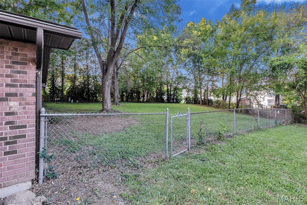 409 E 11th Street Property Photo 6