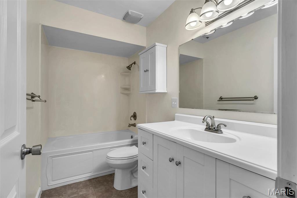409 E 11th Street Property Photo 20