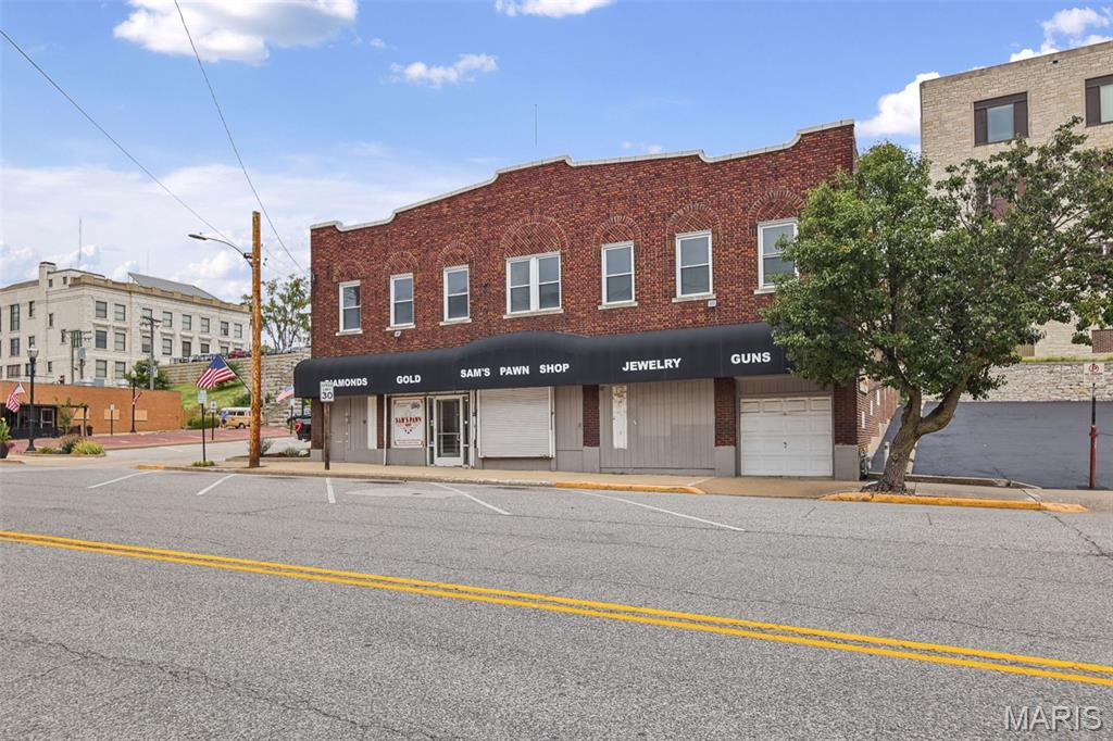208 E Broadway Property Photo 3
