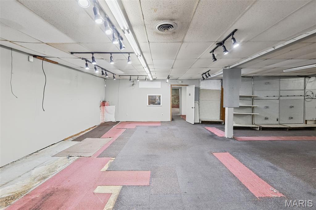 208 E Broadway Property Photo 13