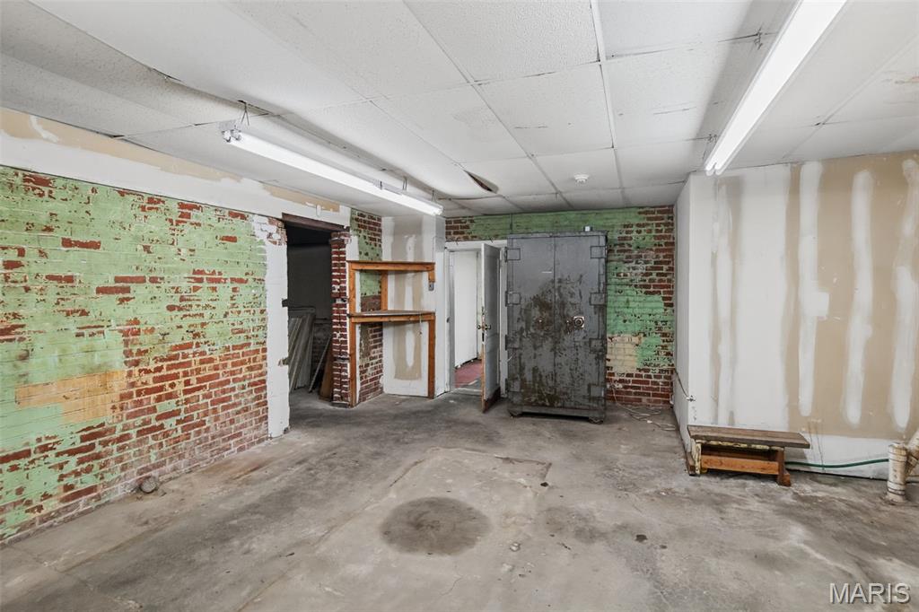 208 E Broadway Property Photo 18