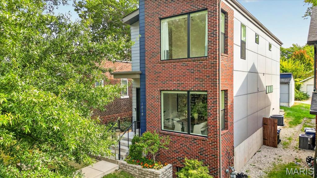 1018 Yale Avenue Property Photo 1