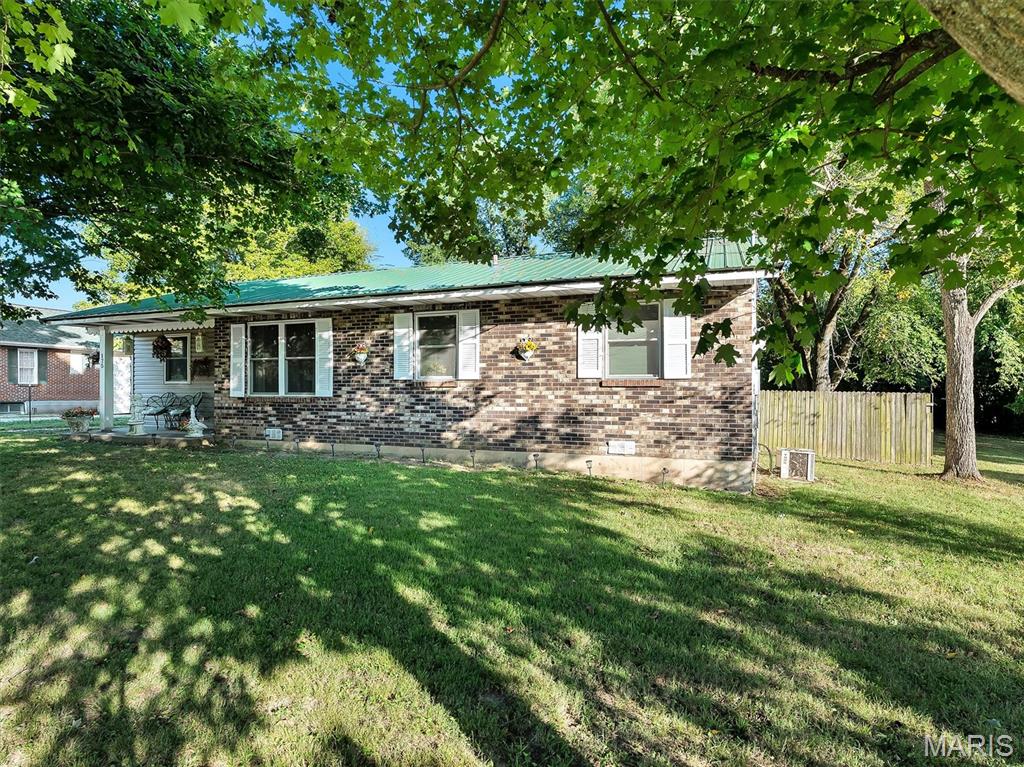 175 E Pine Street Property Photo 3