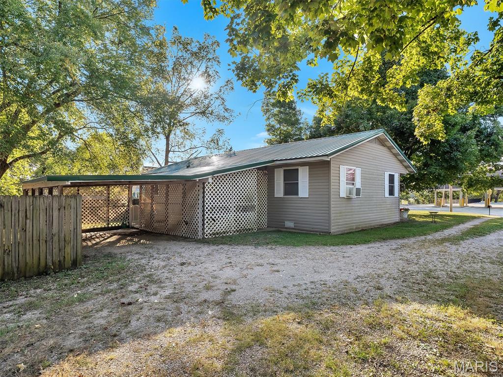 175 E Pine Street Property Photo 6