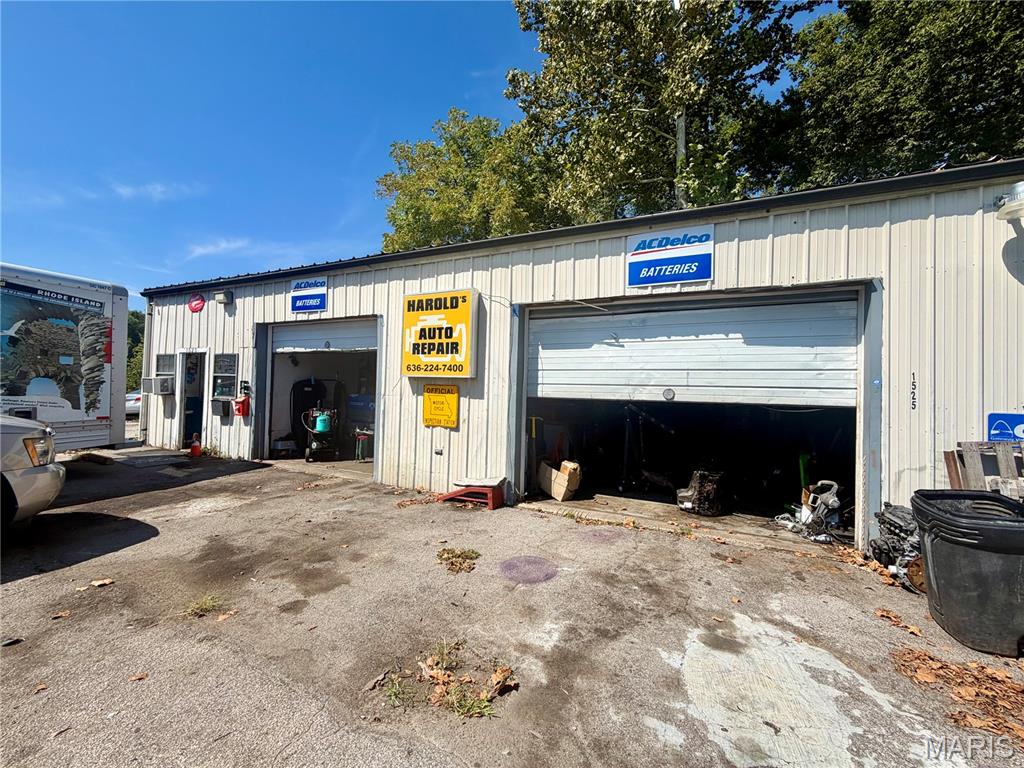 1525 State Road Z Property Photo 1