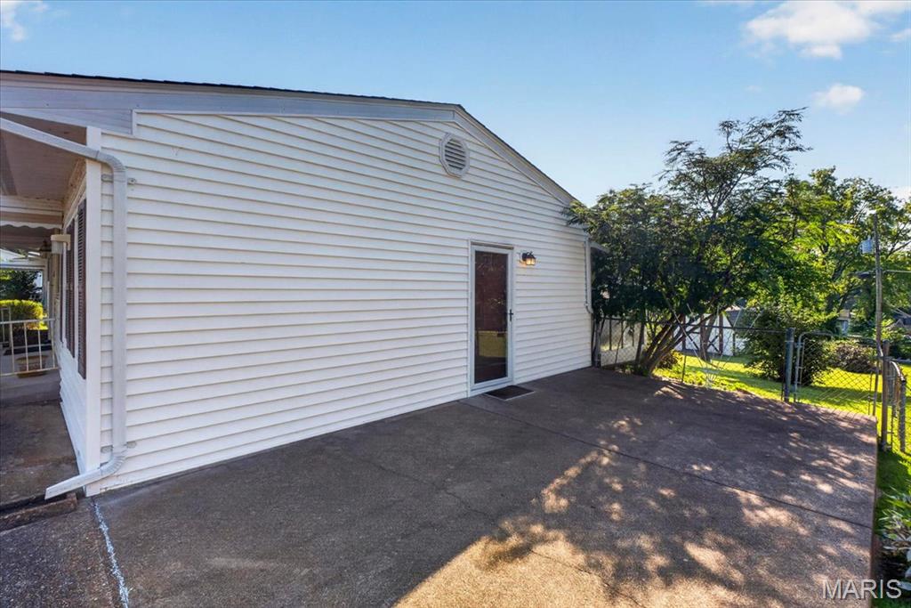 208 Hill Drive Property Photo 6