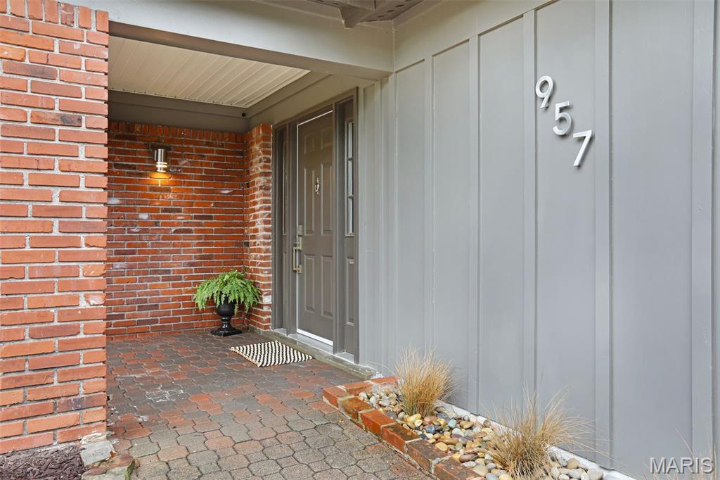 957 Flair Court Property Photo 2
