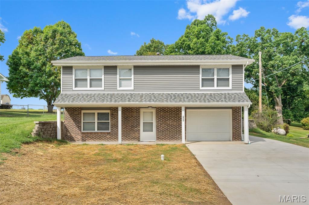 945 Westridge Drive Property Photo 1