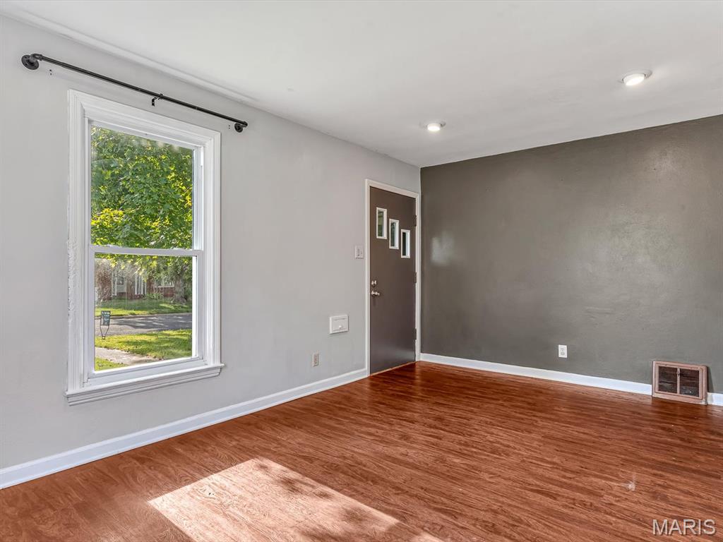 227 W Washington Street Property Photo 4