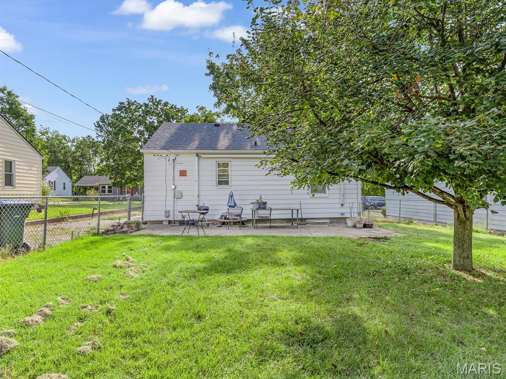 227 W Washington Street Property Photo 15