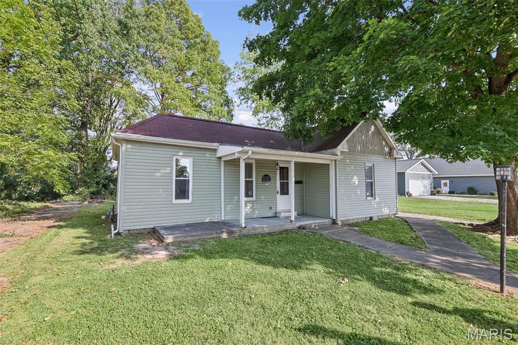 606 S East Property Photo 2