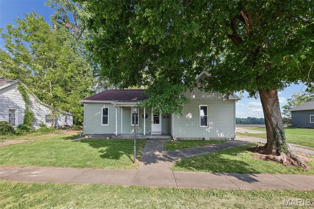 606 S East Property Photo 3