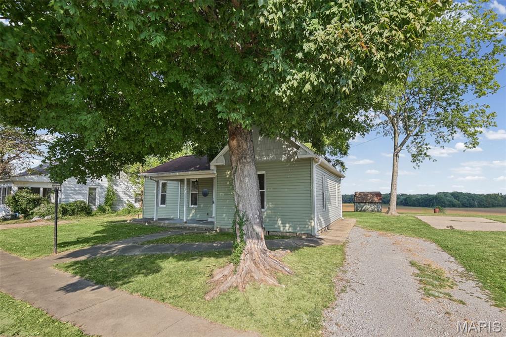 606 S East Property Photo 4
