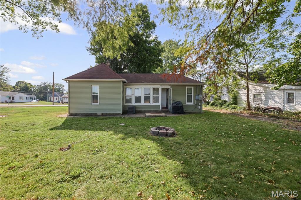 606 S East Property Photo 6