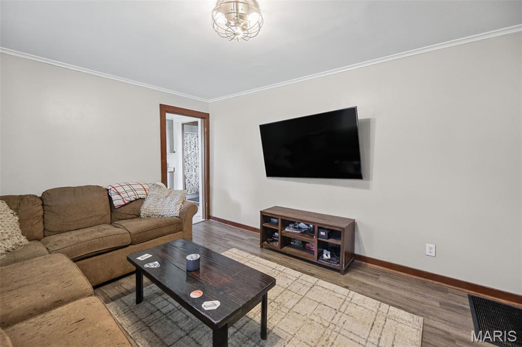 606 S East Property Photo 9