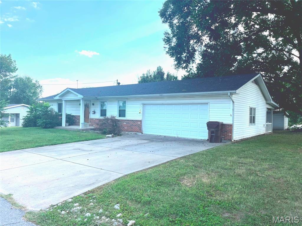 105 S Sanderson Avenue Property Photo 1