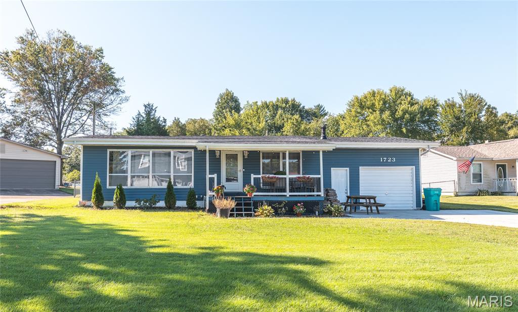 1723 Lakeshore Drive Property Photo 1