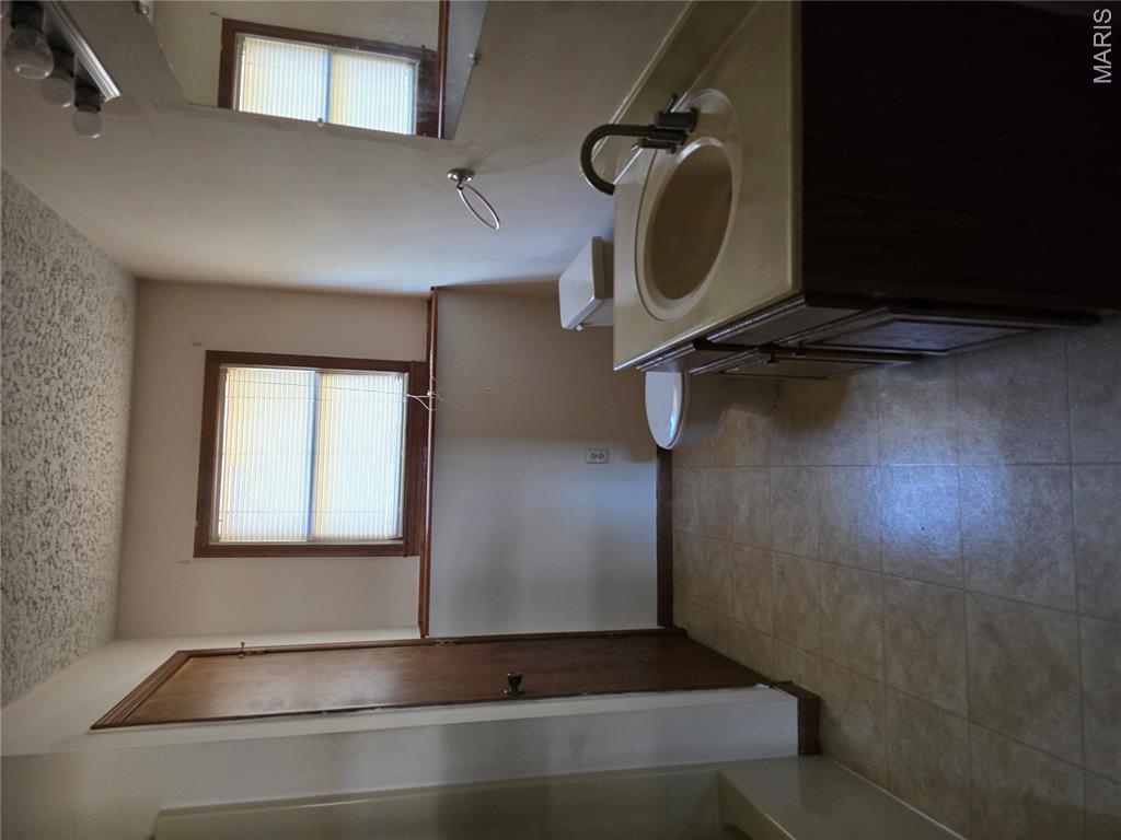 128 Carter Street Property Photo 28