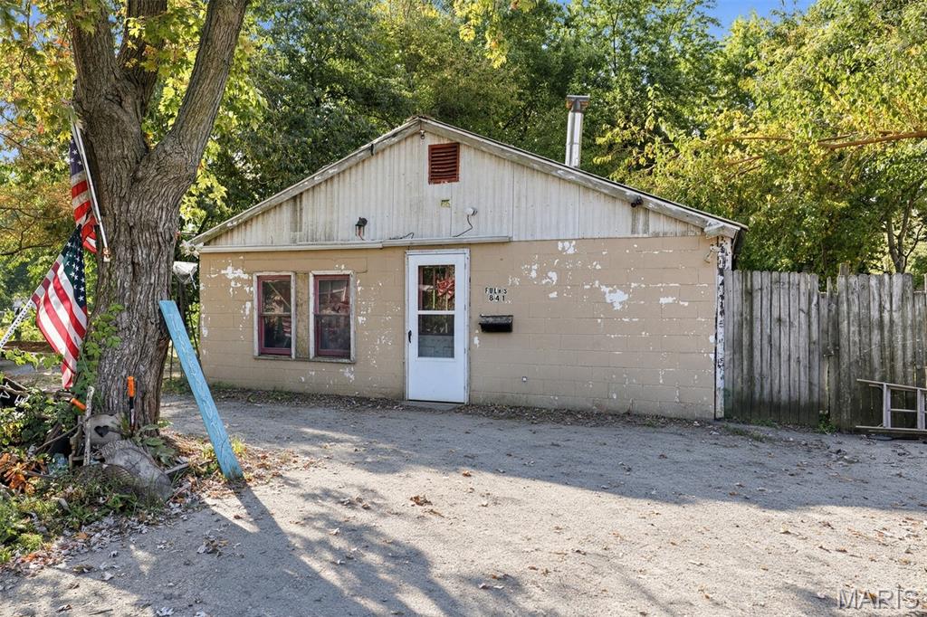 841 W Maple