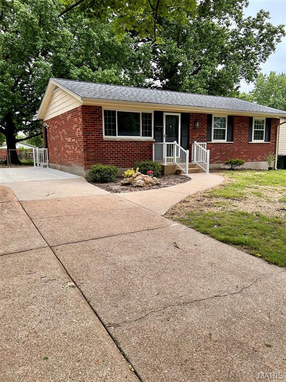 7374 Tannoia Drive Property Photo 2