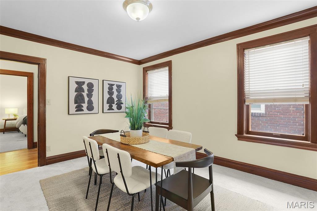 5004 Winona Avenue Property Photo 10