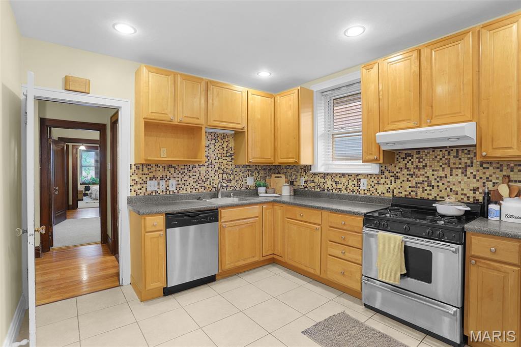 5004 Winona Avenue Property Photo 13