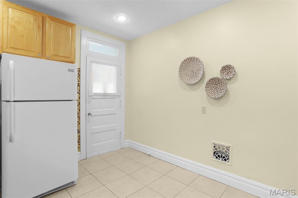 5004 Winona Avenue Property Photo 15