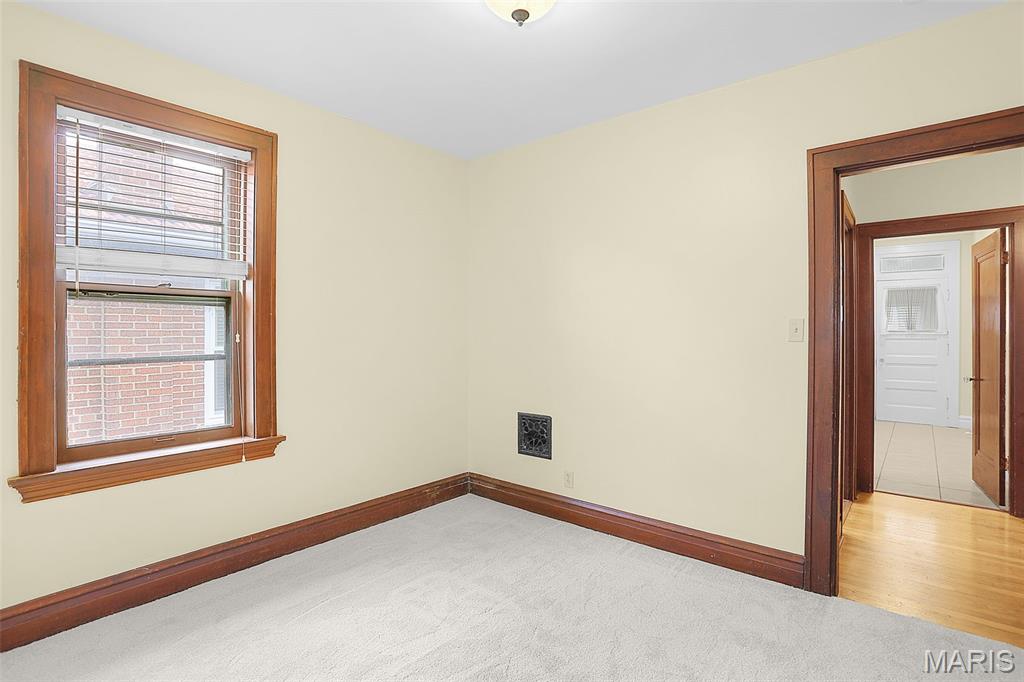 5004 Winona Avenue Property Photo 19