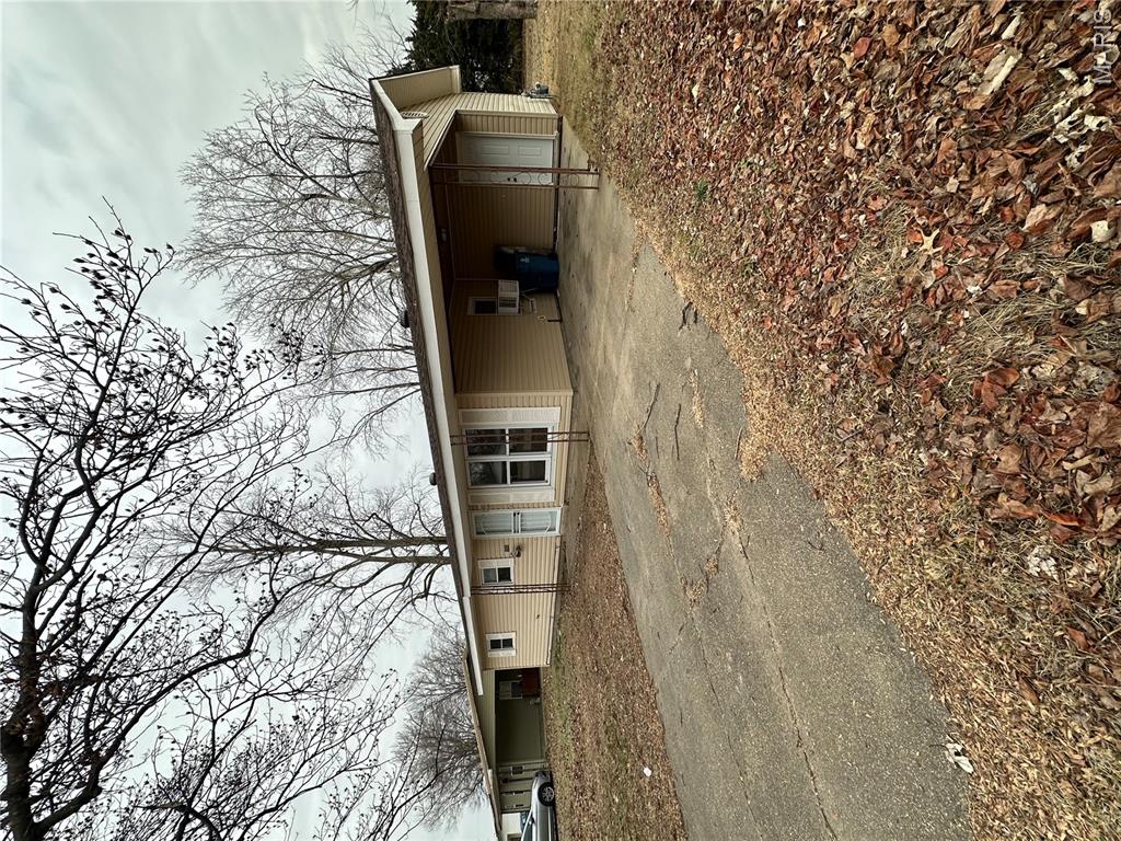 1006 E Almar St Property Photo 2