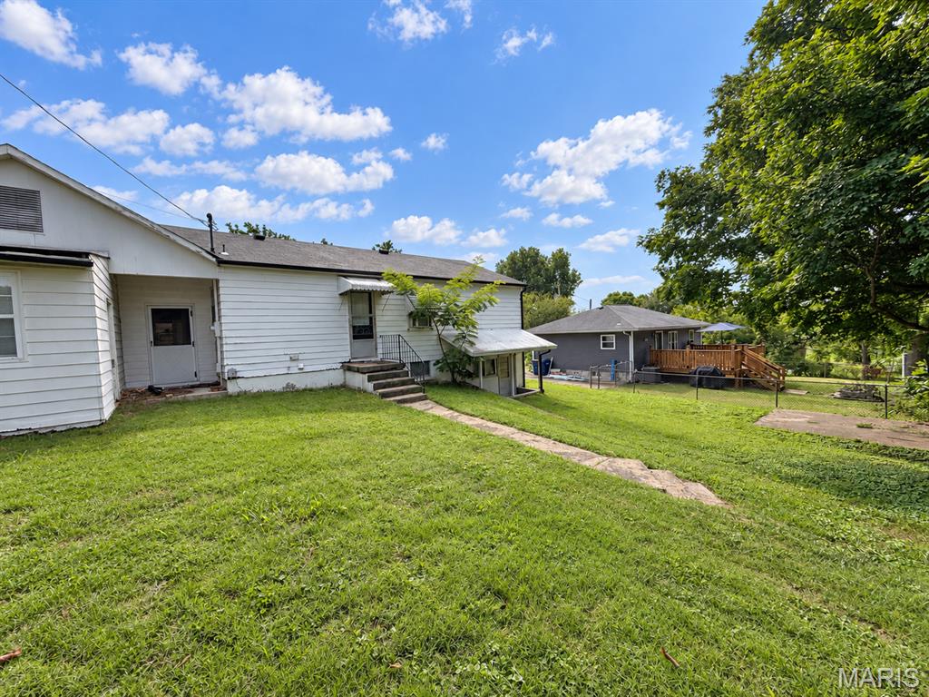 421 N Elm Street Property Photo 3