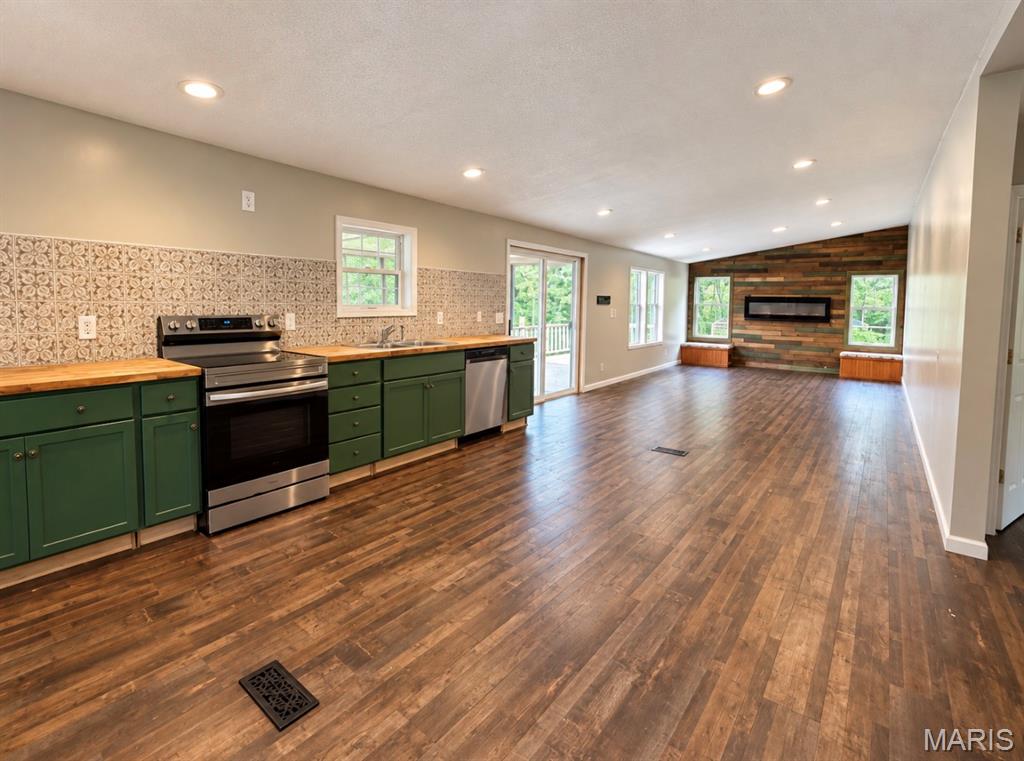 7924 W Forest Hills Drive Property Photo 5