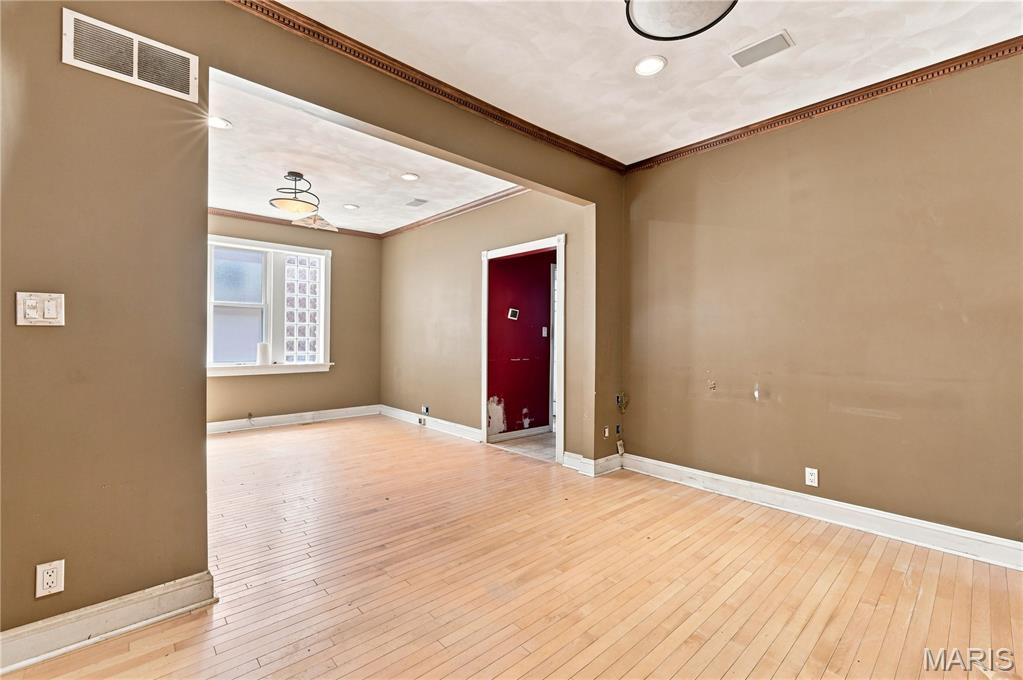 5435 Bates Street Property Photo 5
